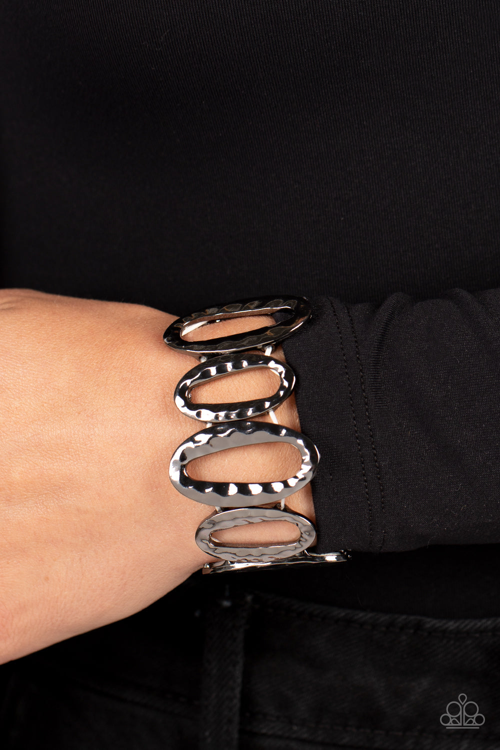 Cast a wider net deals black bracelet paparazzi