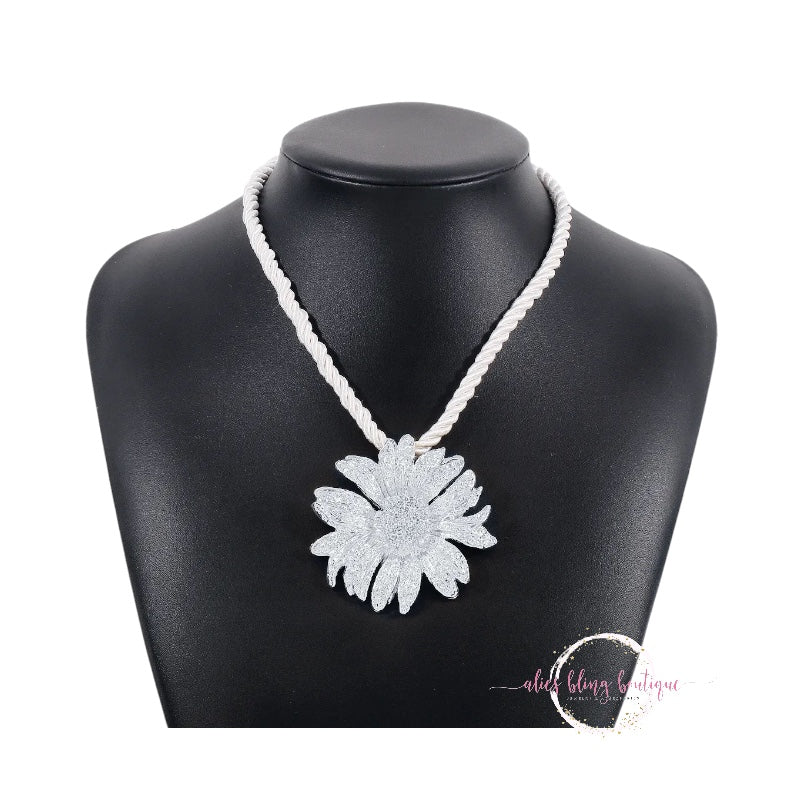 Coastal Bloom - Silver Flower Necklace - Alies Bling Bar