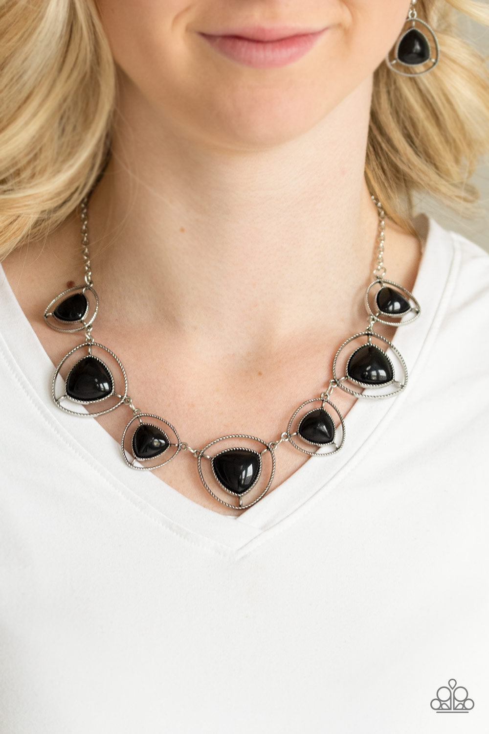 Paparazzi Accessories - Make A Point - Black Necklace - Aliesblingbar