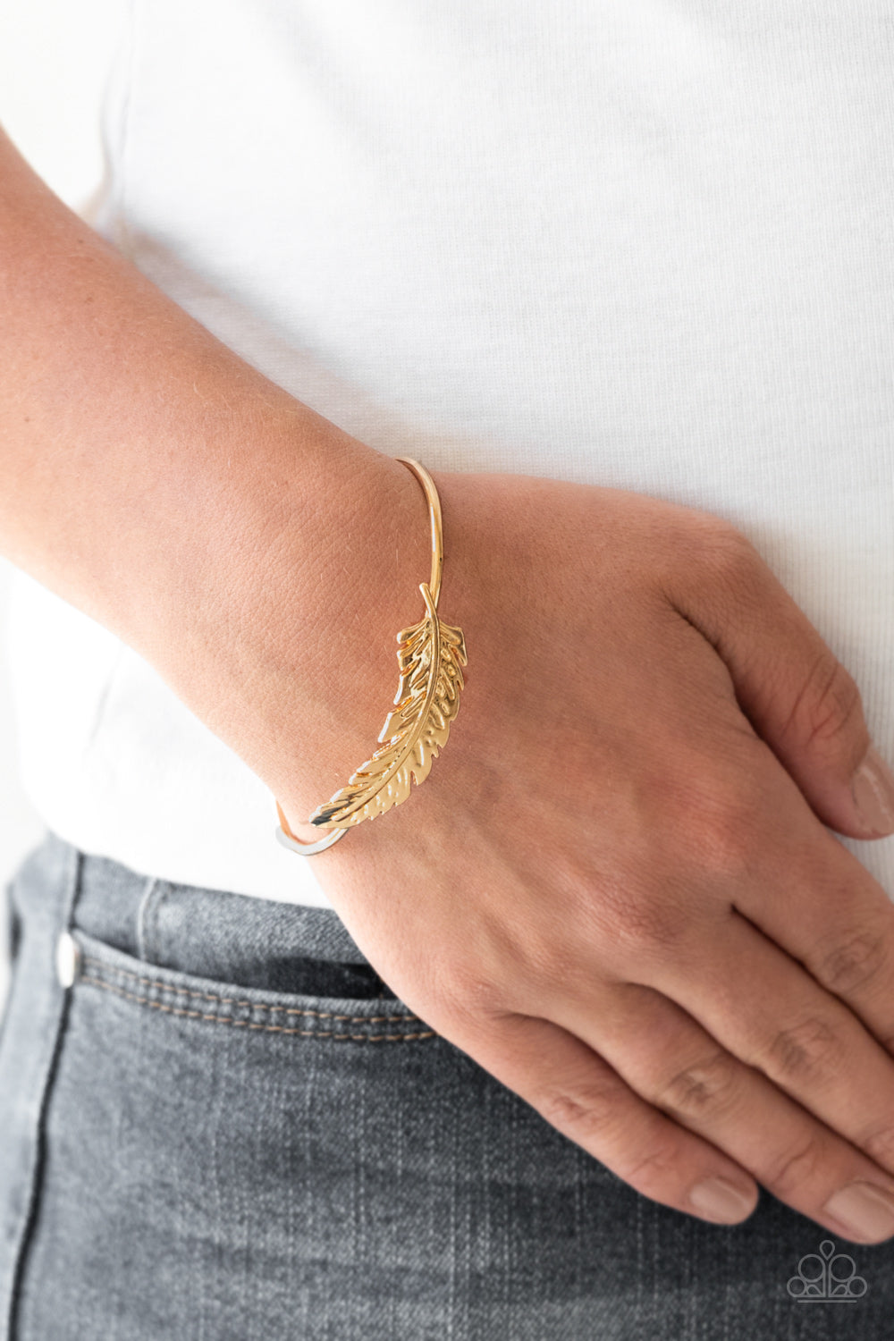 Paparazzi - How Do You Like This FEATHER? - Gold Bracelet - Alies Bling Bar