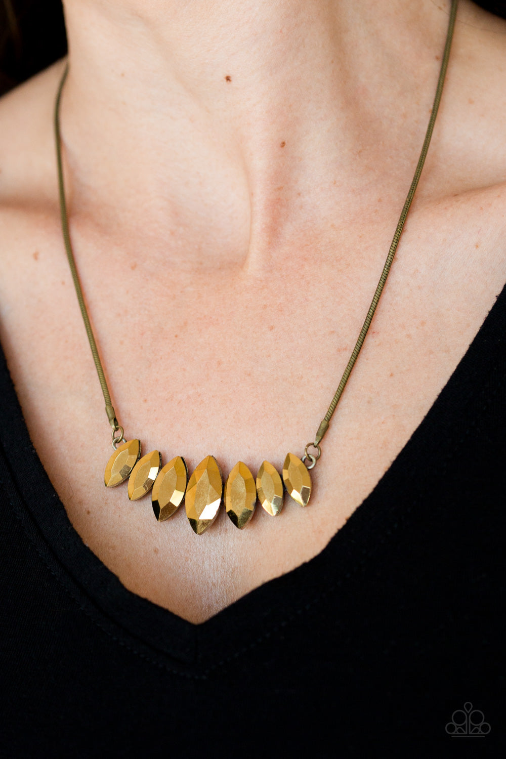 Paparazzi - Leading Lady - Brass Necklace & Earrings