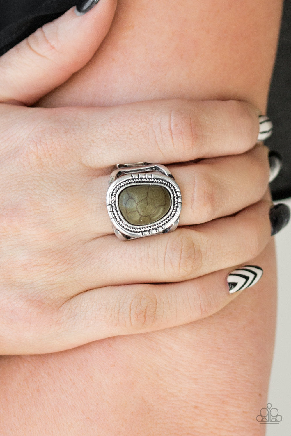 Paparazzi Out On The Range - Green Stone Ring - Alies Bling Bar