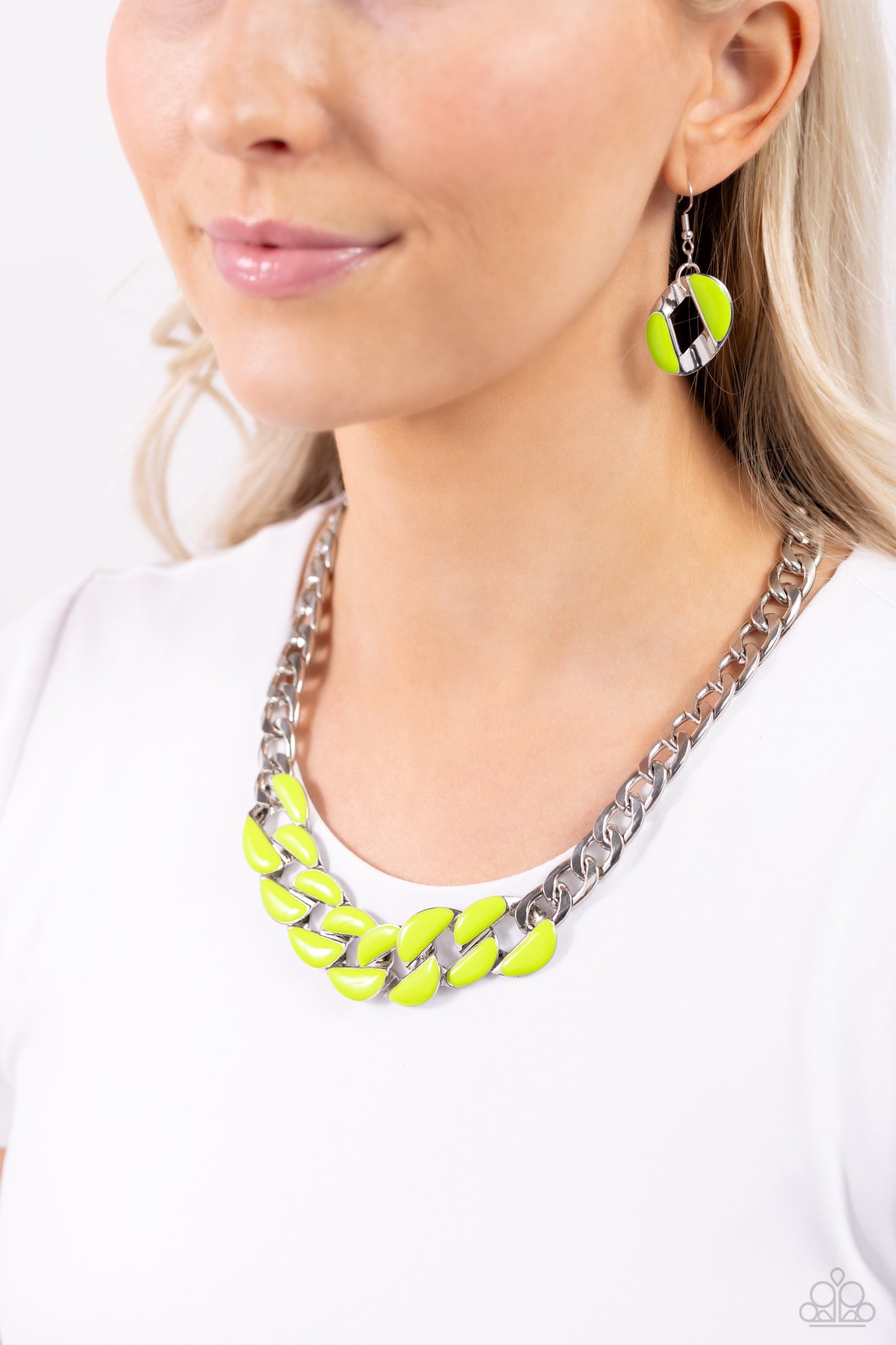 CURB Craze - Green Necklace - Paparazzi Accessories - Alies Bling Bar