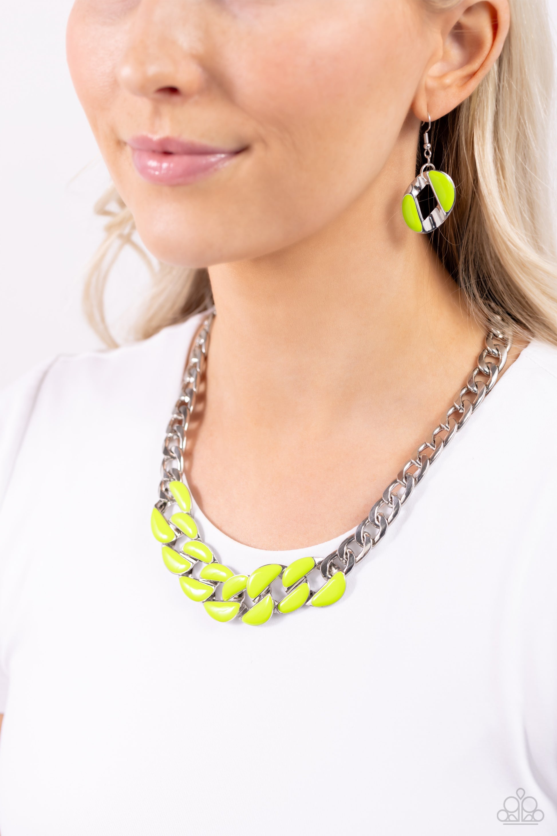 CURB Craze - Green Necklace - Paparazzi Accessories - Alies Bling Bar